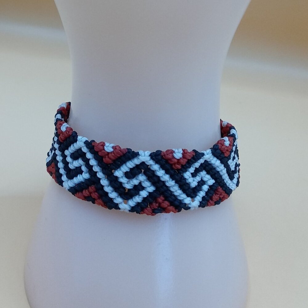 Multicolor Handwoven Macrame Thread Bracelet Design Patterns - Picture 4 of 10